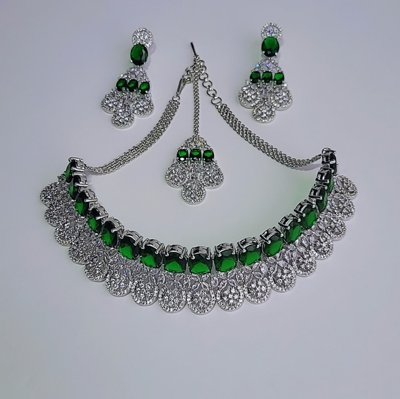 Emeralds Necklace Set/ Green Necklace Earrings TIKKA Set / Kiara Bridal Jewelry - Picture 3 of 6